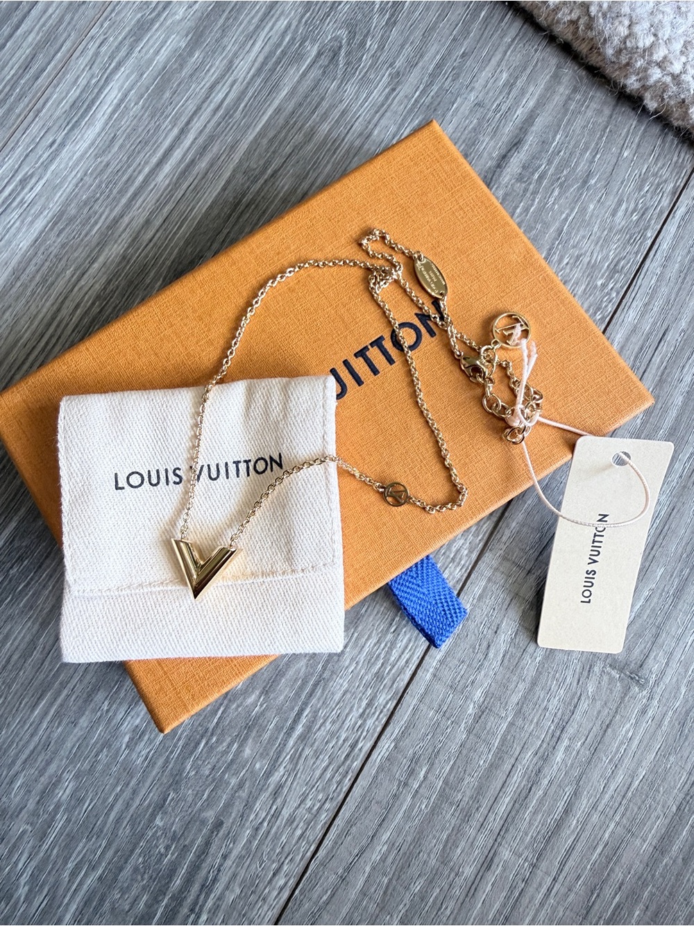 LV Essential Necklace